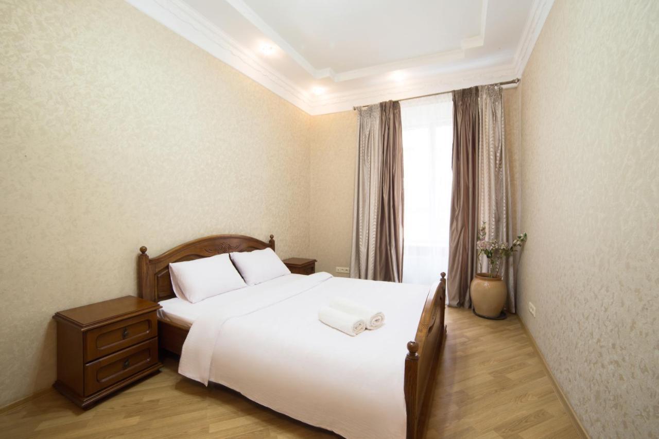 Apartment On Virmenska 3, With 2 Separate Bedrooms Lemberg Exterior foto